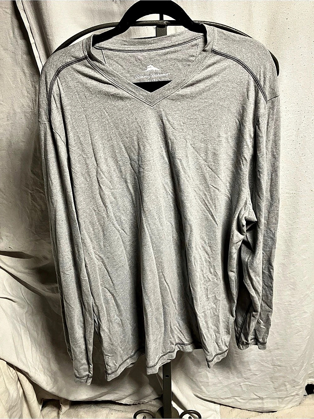Tommy Bahama Long Sleeve V-Neck in Gray XL Like New